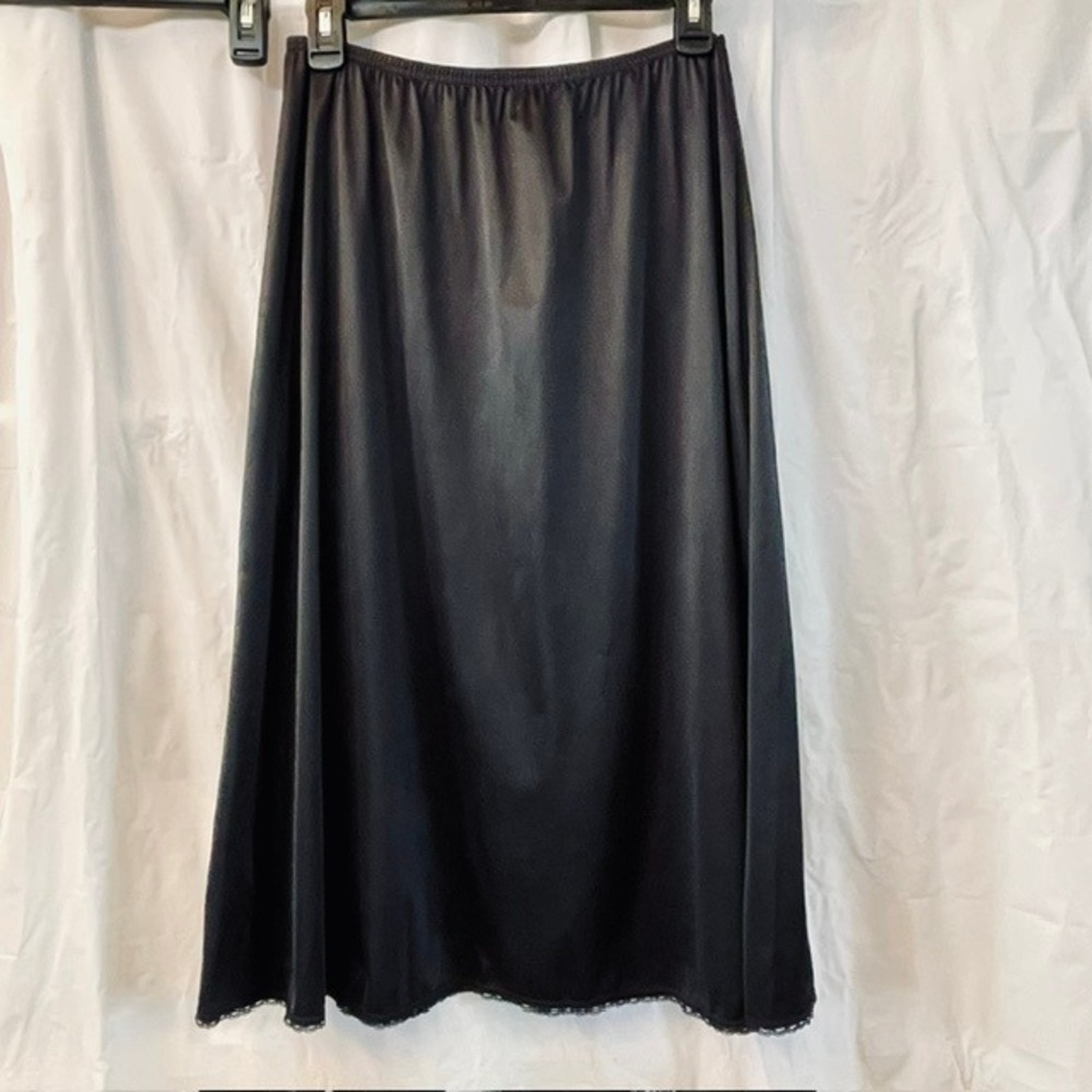 Vintage Y2K Vanity Fair Nylon Lace Trim Midi Slip / Skirt St. 11-711 Sz 28 L 42